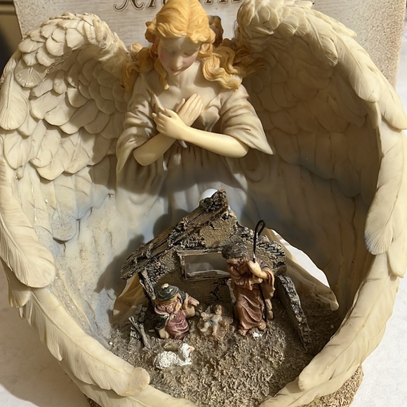 Nativity Angel Nightlight - Picture 2 of 4